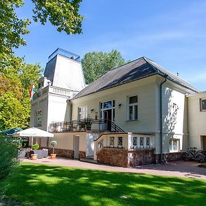 Fonix Hotel